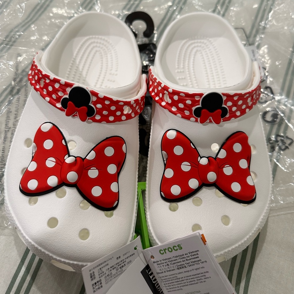 NWT Crocs™ Disney Minnie Mouse Girls Clog White And Red Size J4
